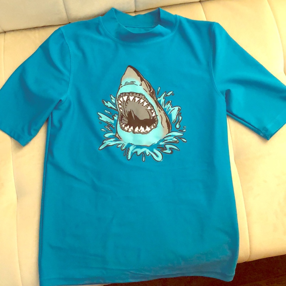 Kid’s rash guard. Size L